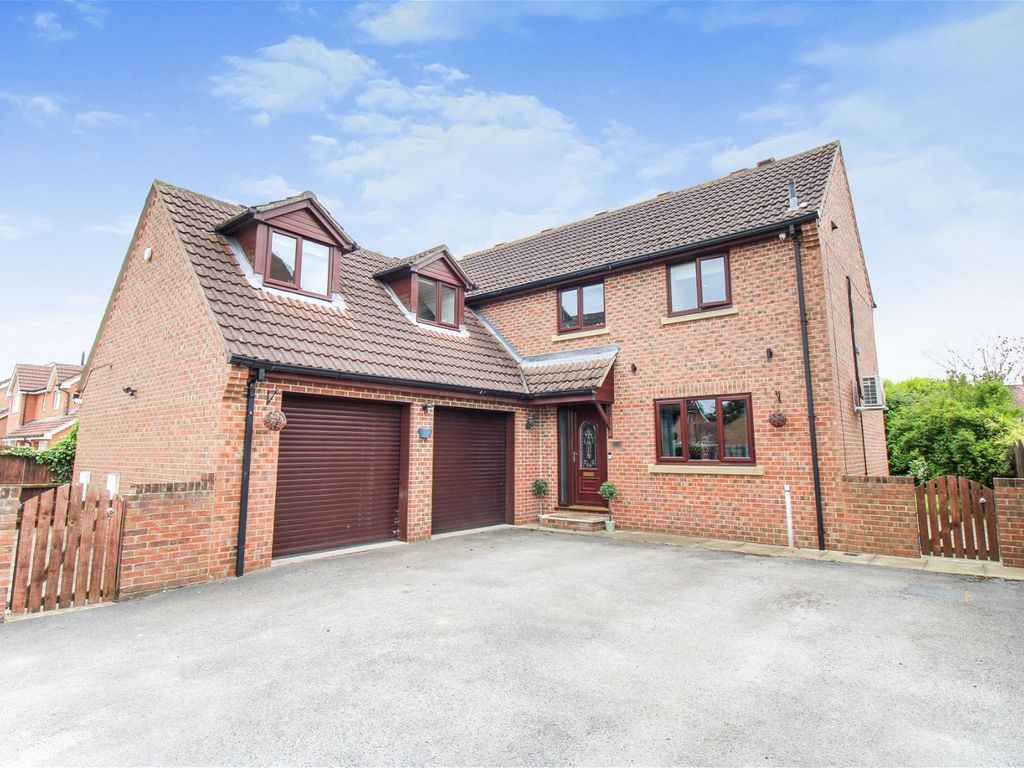 5 bed detached house for sale in Brigg Farm Court, Camblesforth YO8