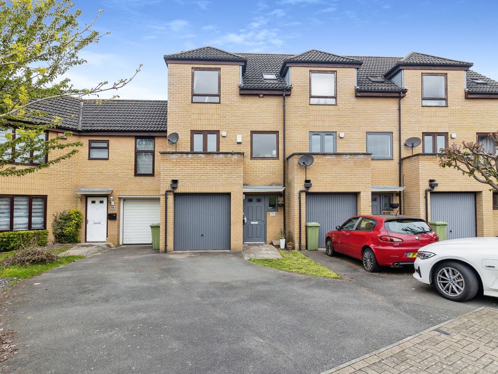 3 bed town house for sale in Howitt Drive, Bradville, Milton Keynes