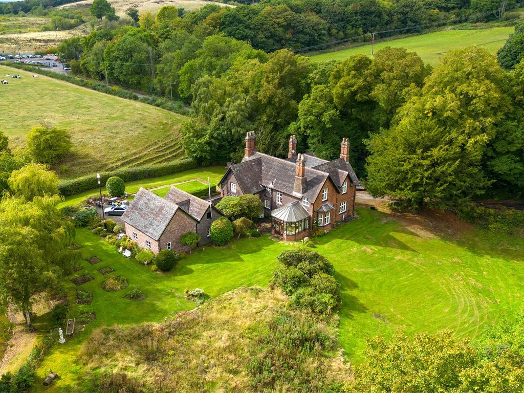 5 bed detached house for sale in Pepper Street, Silverdale, Newcastle