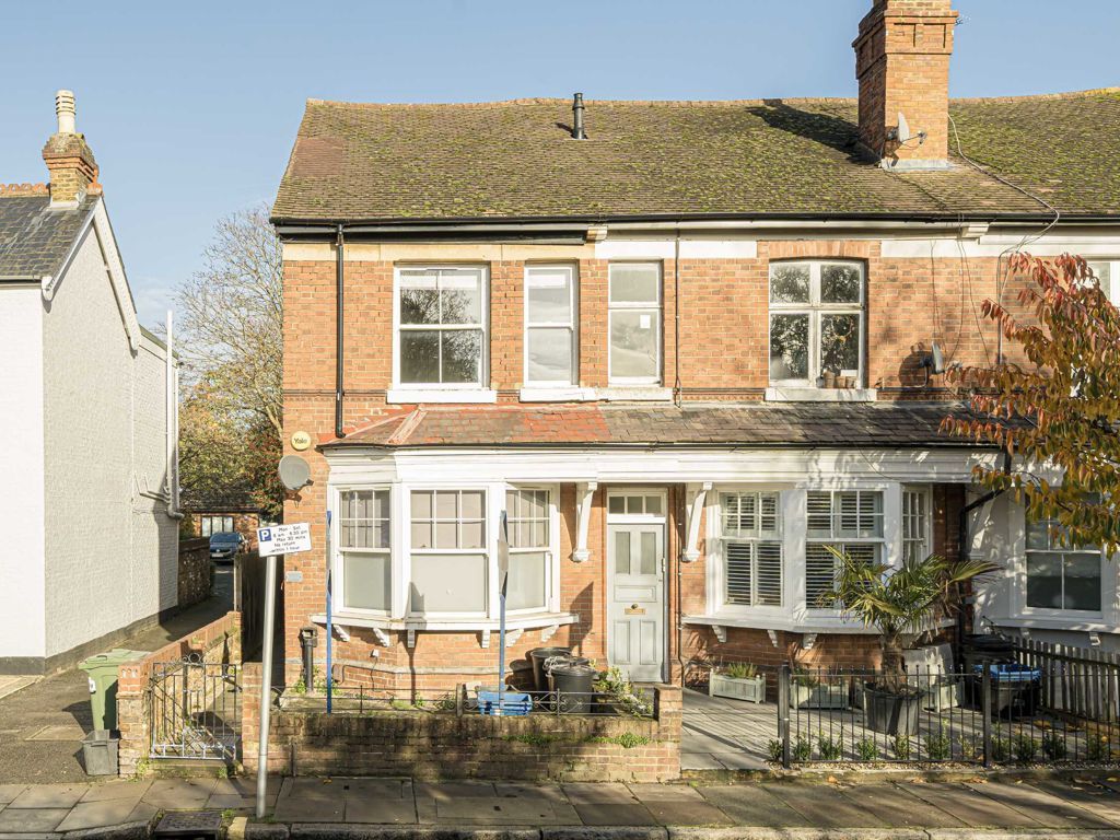 2 bed flat for sale in Hampton Road, Hampton Hill, Hampton TW12, £