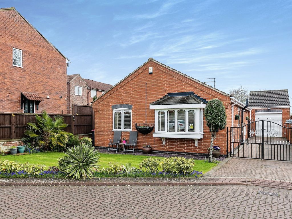 3 bed detached bungalow for sale in Moorview Court, Kimberworth