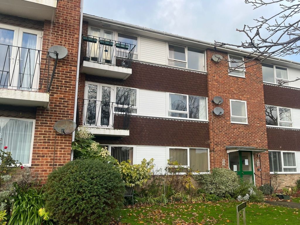 2 bed flat to rent in Maugham Court, Whitstable CT5, £900 pcm Zoopla