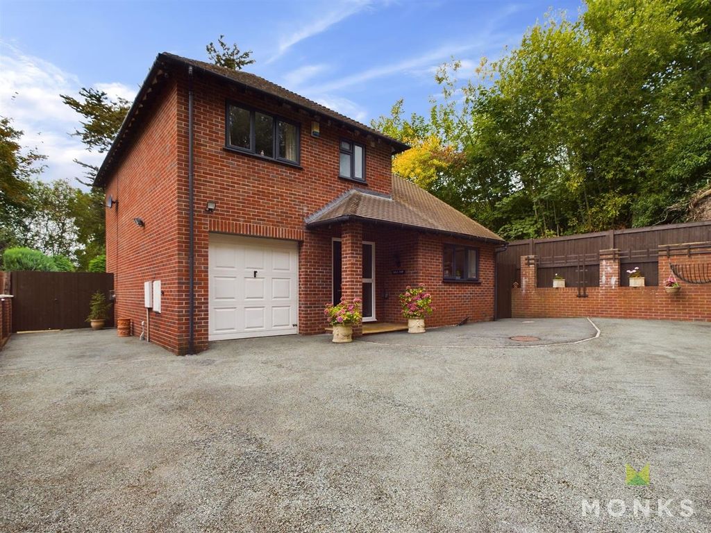 4 bed detached house for sale in Glentworth Close, Oswestry SY10, £385,000 Zoopla