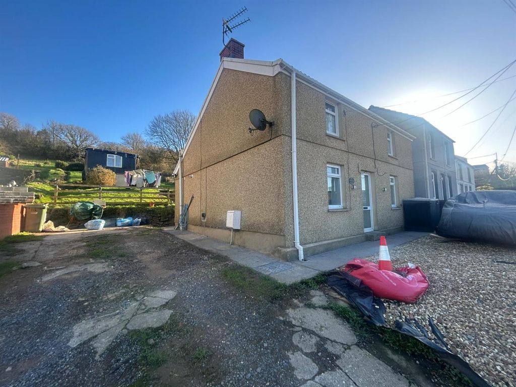 2 bed detached house for sale in Heol Waunyclun, Trimsaran, Kidwelly
