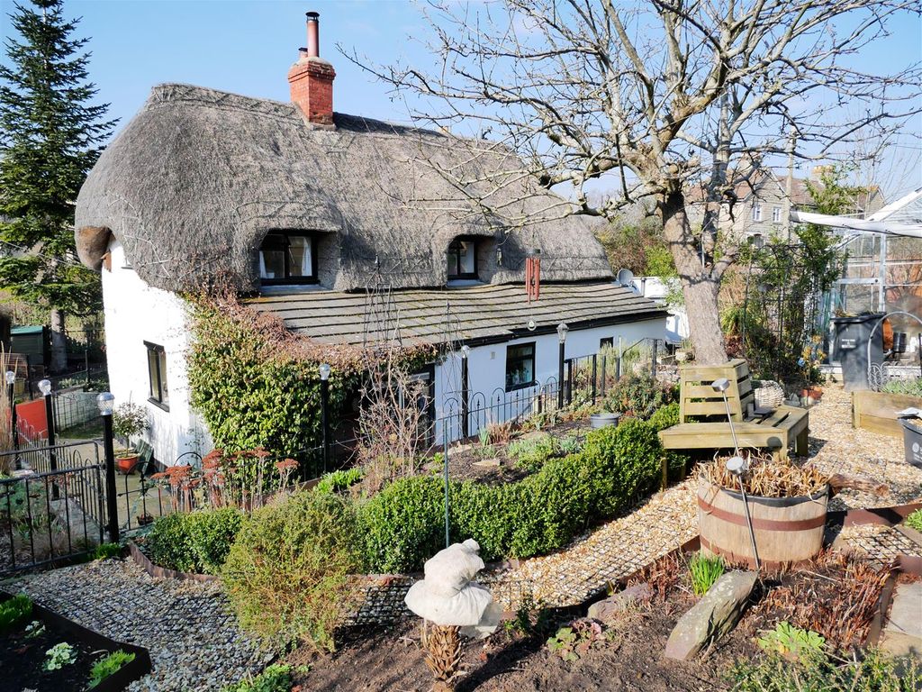 3 bed detached house for sale in Anchor Road, Calne SN11 Zoopla