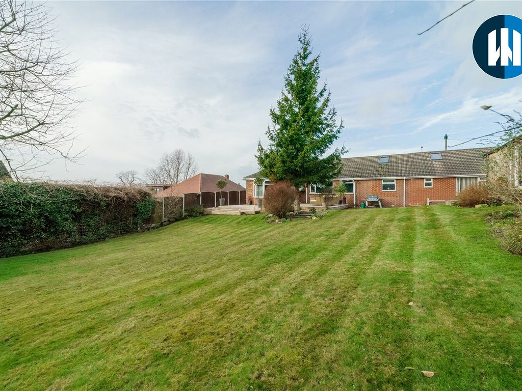 3 bed bungalow for sale in High Street, South Elmsall, Pontefract WF9