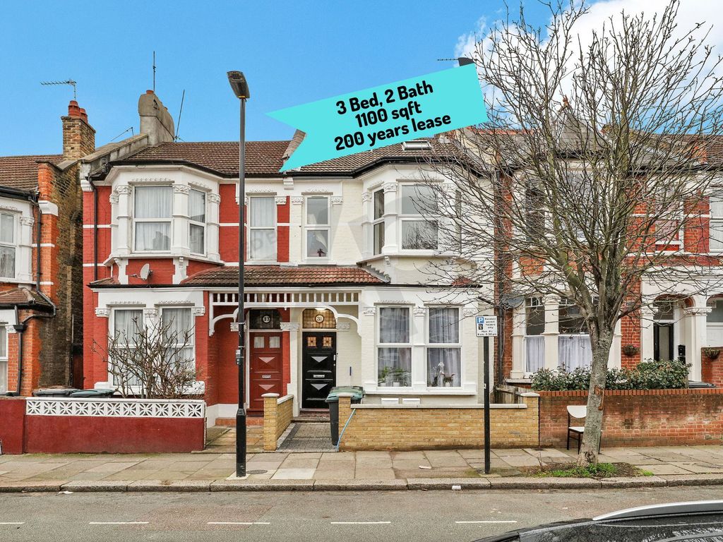 3 bed flat for sale in Abbotsford Avenue, Haringey, North London N15