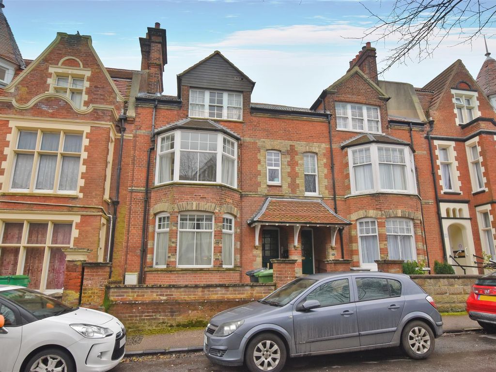 2 bed flat to rent in Vicarage Road, Cromer NR27 Zoopla