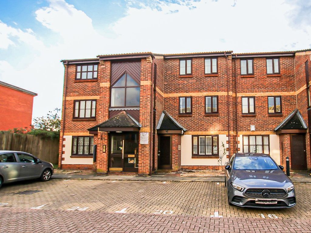 1 bed flat for sale in Summerhill Way, Mitcham CR4 Zoopla