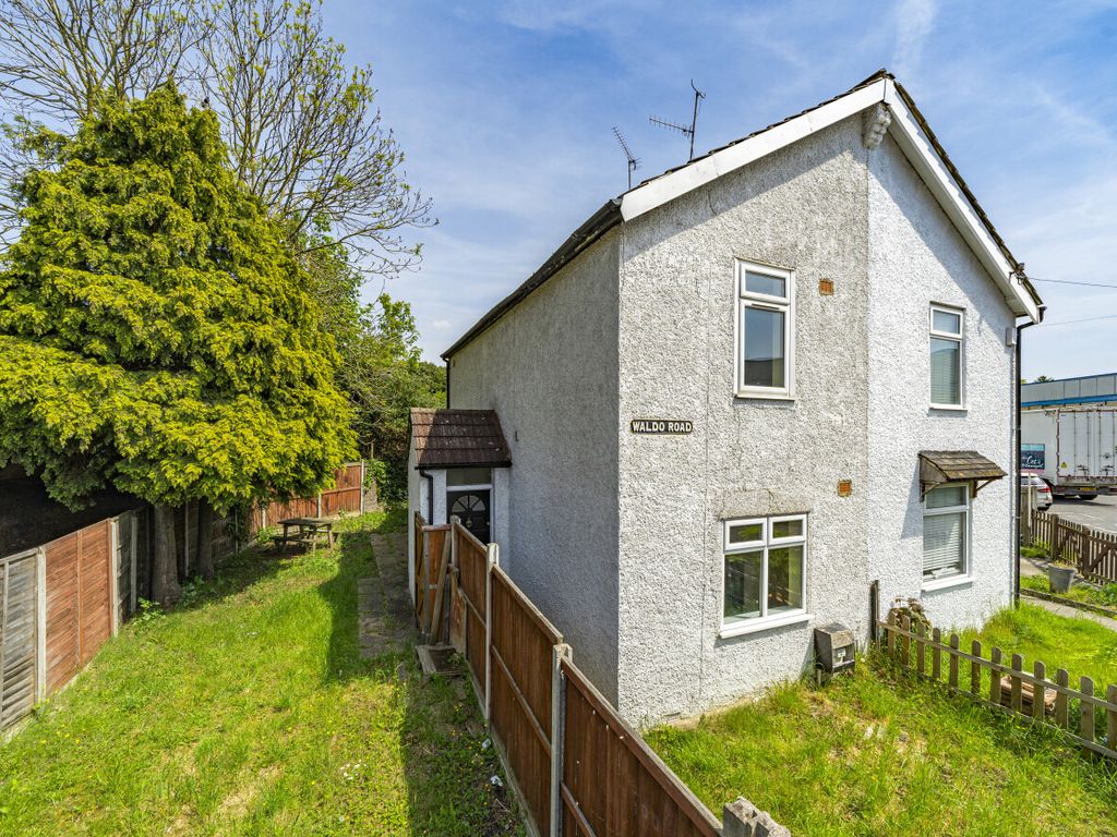 3 bed semidetached house for sale in Waldo Road, Bromley BR1, £425,000
