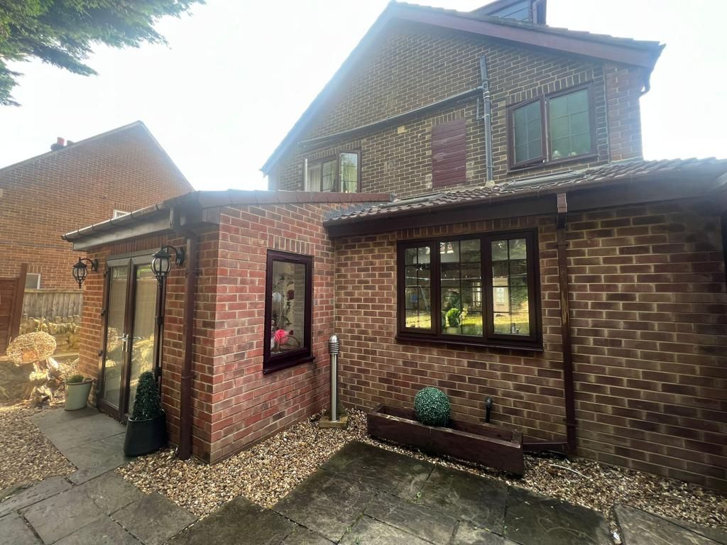 5 bed detached house for sale in Waterloo Road, Pudsey LS28, £475,000