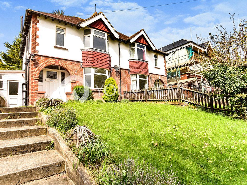 3 bed semidetached house to rent in Moncktons Lane, Maidstone, Kent