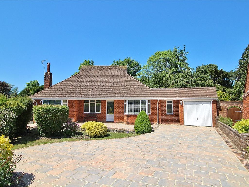 4 bed bungalow for sale in Alford Close, Offington, Worthing, West