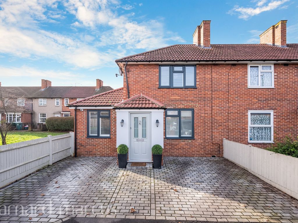 4 bed end terrace house for sale in Roche Walk, Carshalton SM5, £