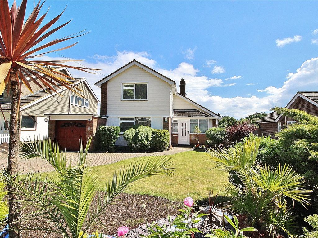 3 bed detached house for sale in Central Avenue, Findon Valley, West