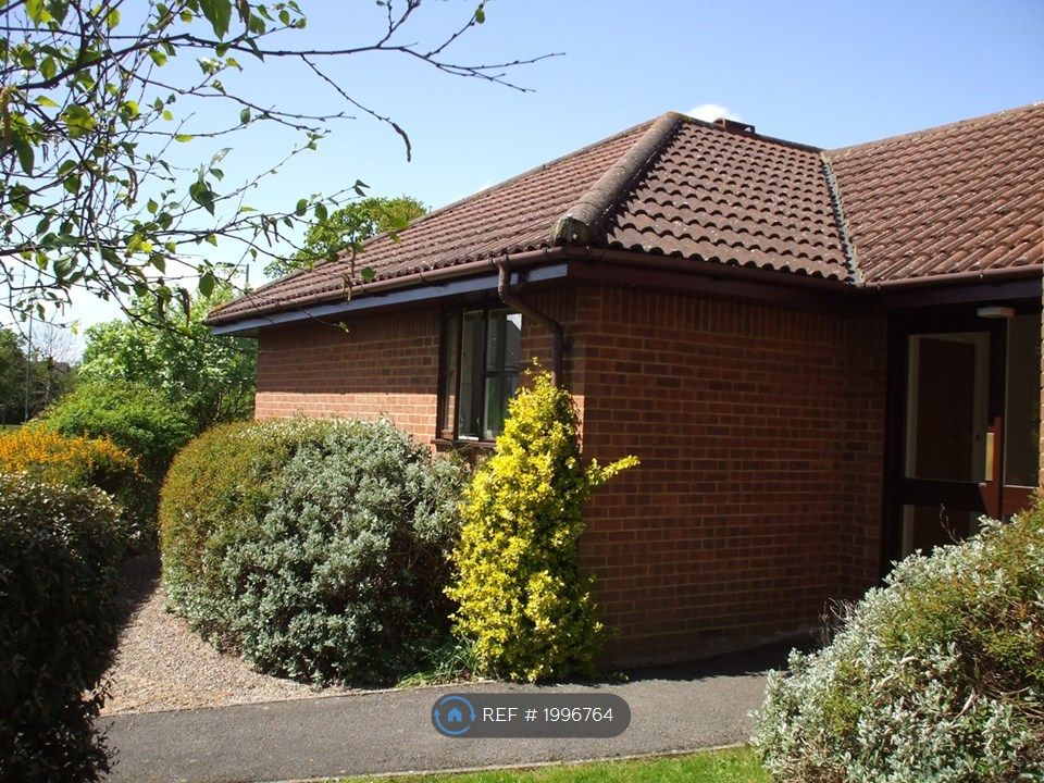 1 bed flat to rent in Constantius Court, Church Crookham, Fleet GU52, £