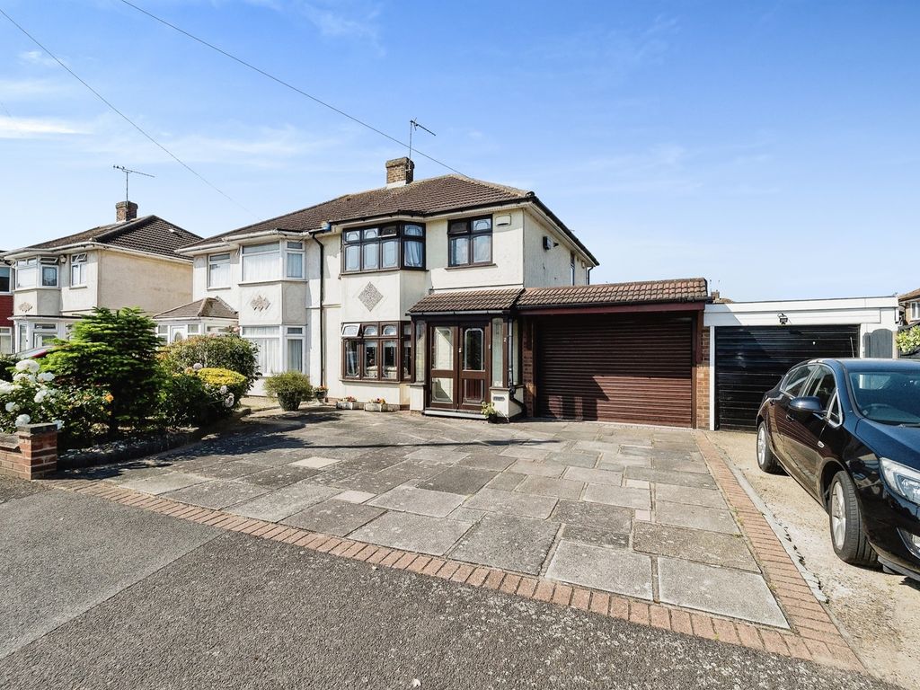 3 bed semidetached house for sale in Hayes Drive, Rainham RM13 Zoopla