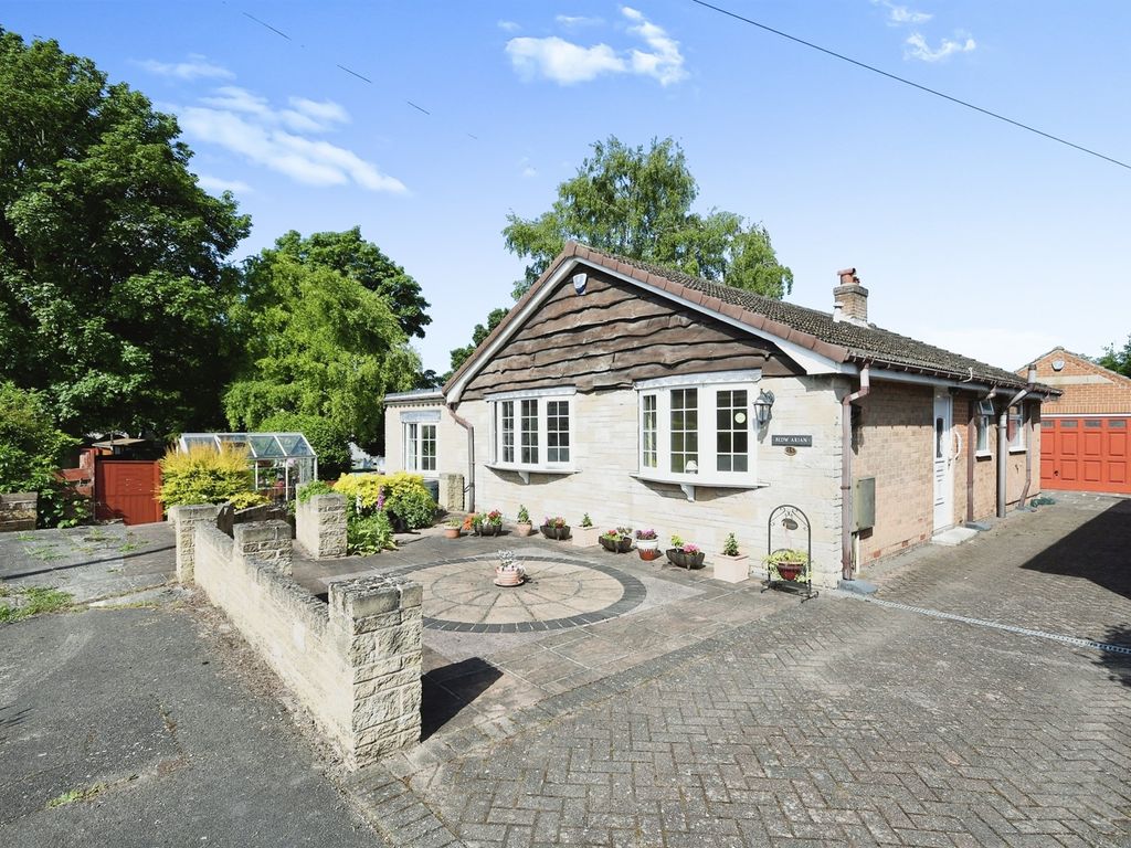 3 bed detached bungalow for sale in Woodthorpe Close, Shuttlewood