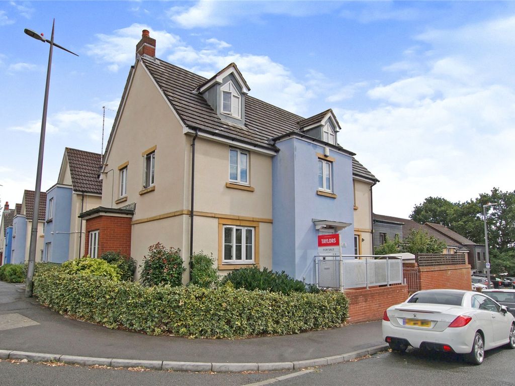 5 bed detached house for sale in The Pines, Mangotsfield, Bristol BS16