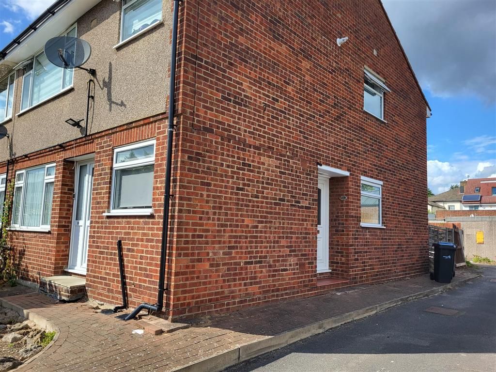 2 bed property to rent in Russell Road, Enfield EN1 Zoopla