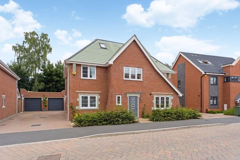 4 bed detached house for sale in Doolittle Avenue, High HP11, £