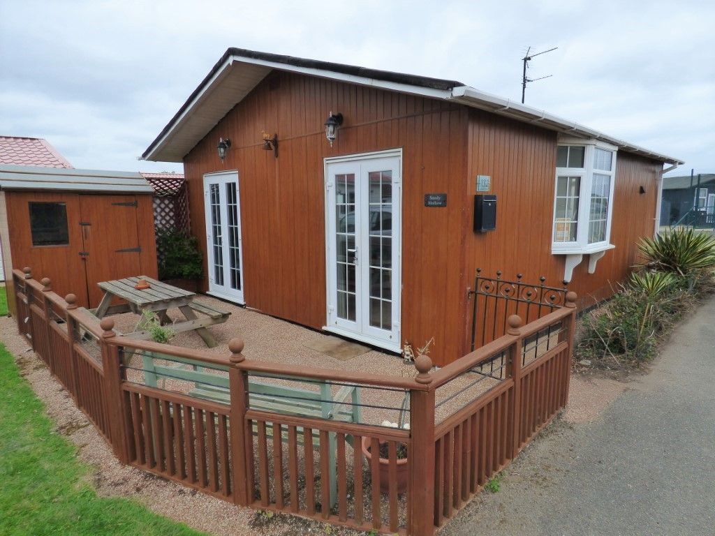 3 bed mobile/park home for sale in Second Avenue, South Shore Park