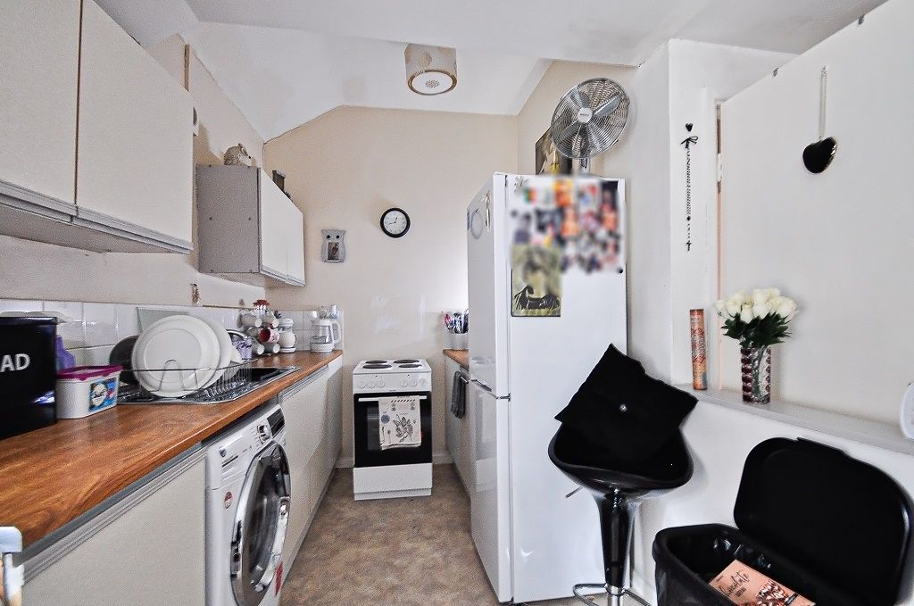 3 bed flat for sale in Street, Griffithstown, Pontypool NP4, £65,000 Zoopla