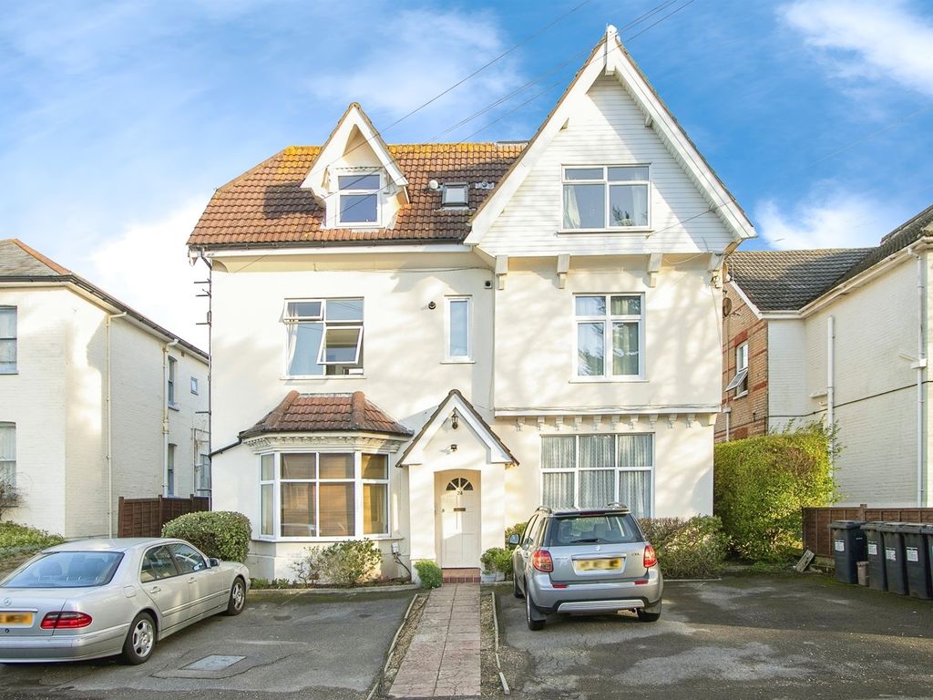 1 bed flat for sale in Gordon Road, Bournemouth BH1, £120,000 Zoopla
