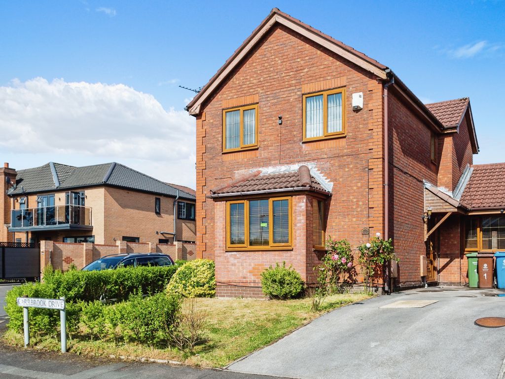 4 bed linkdetached house for sale in Carrbrook Drive, Royton, Oldham