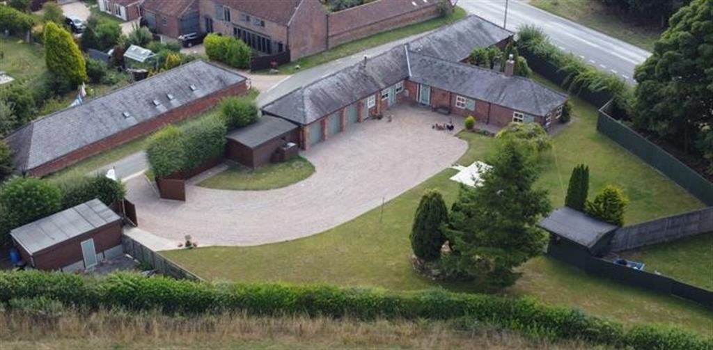 3 bed detached house for sale in Lincoln Road, Welton Le Wold, Louth