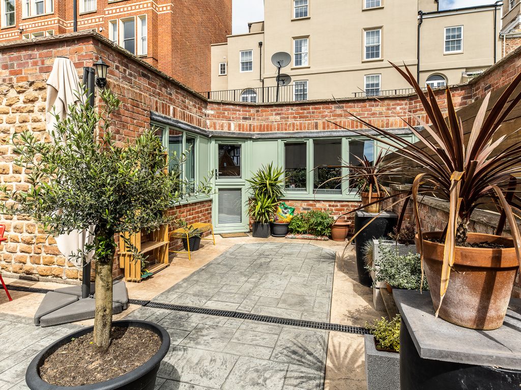 2 bed flat for sale in Newcastle Drive, The Park, Nottingham NG7 - Zoopla
