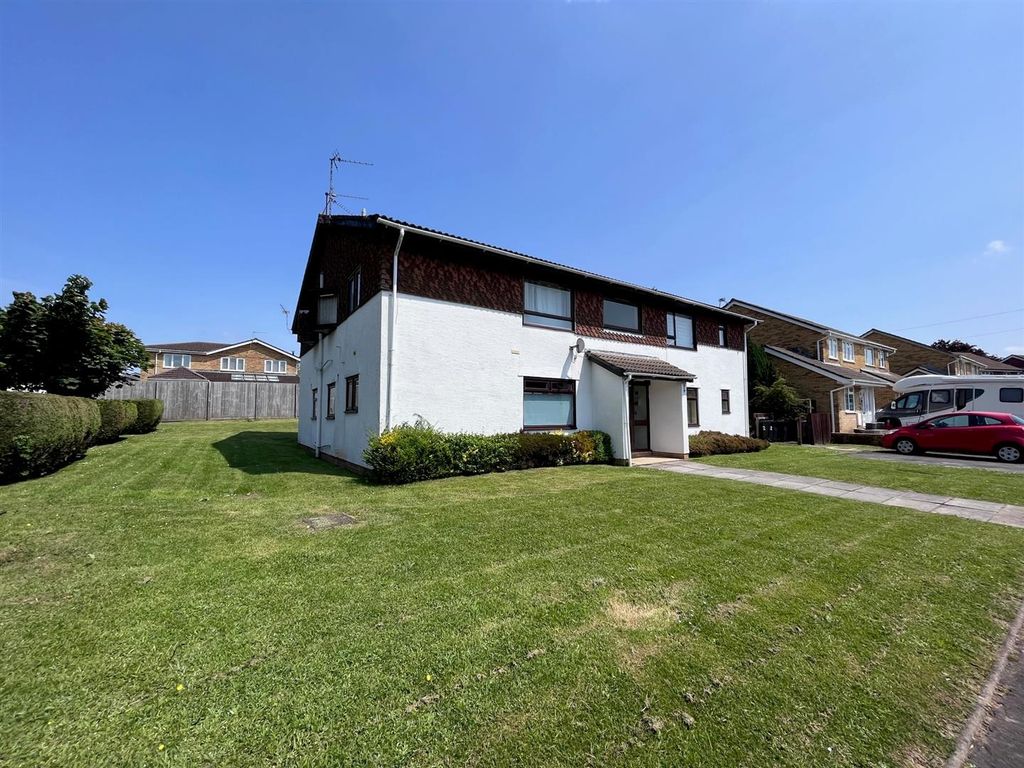 1 bed flat for sale in Kent Close, Rogerstone, Newport NP10 Zoopla