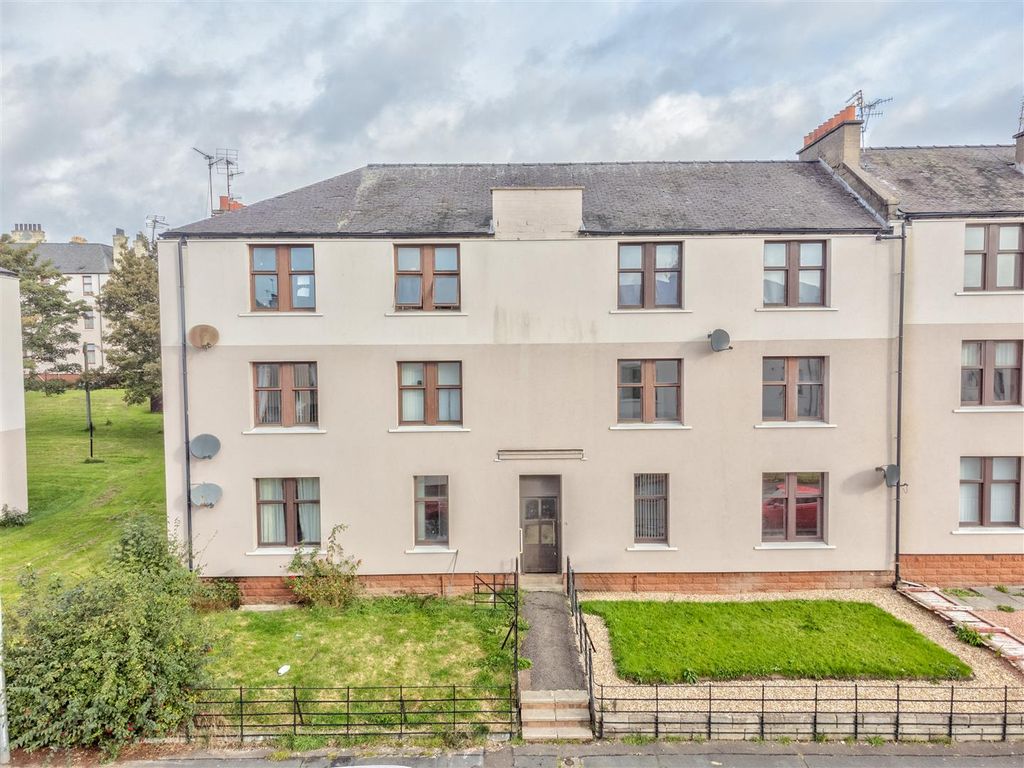 2 bed flat for sale in Hepburn Street, Dundee DD3, £100,000 Zoopla