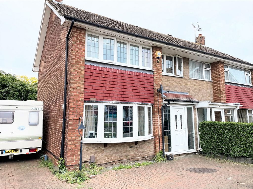 4 bed semidetached house for sale in Bonaventure Court, Gravesend DA12