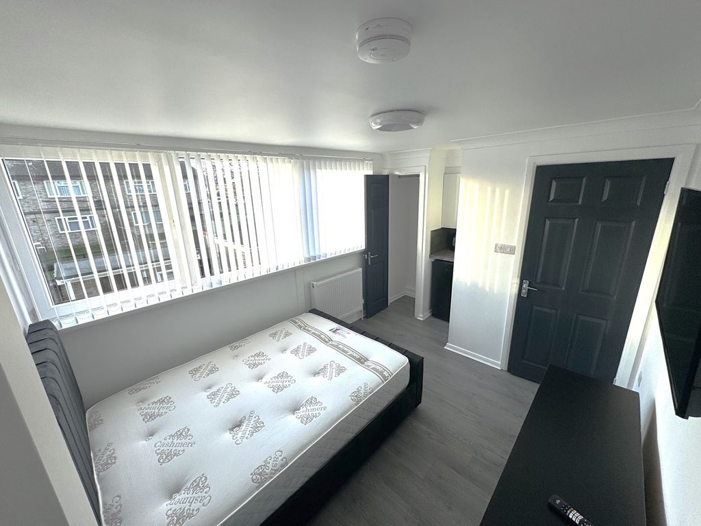 Room to rent in Teviot Close, Corby NN17, £760 pcm Zoopla