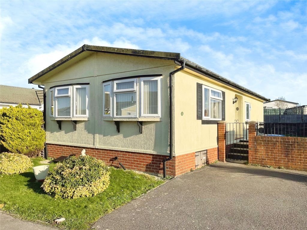 2 bed mobile/park home for sale in Honeysuckle Drive, Bognor Regis