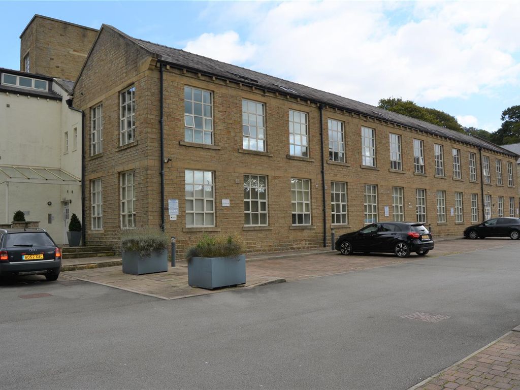 2 bed flat to rent in The Park, Kirkburton, Huddersfield HD8, £800 pcm