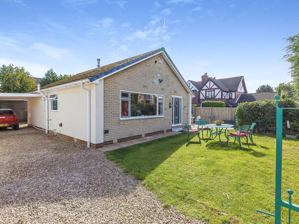 3 bed detached bungalow for sale in Quaker Lane, Ardsley, Barnsley S71