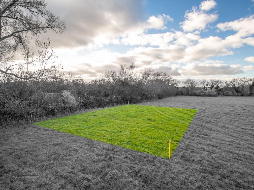 Land for sale in Gregorys Field, Astrope, Tring HP23, £30,000 Zoopla