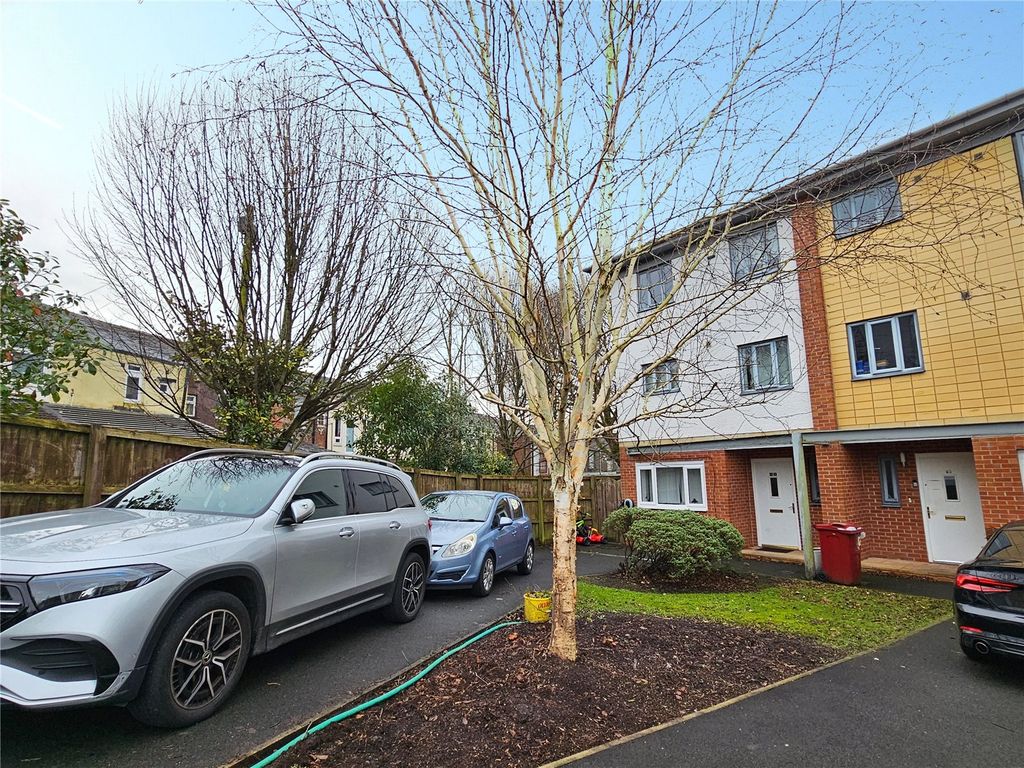 5 bed semidetached house for sale in Bolton Road, Blackburn