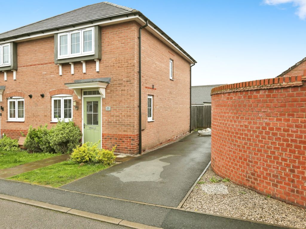 3 bed semidetached house for sale in Goldworkings Crescent, Glenfield