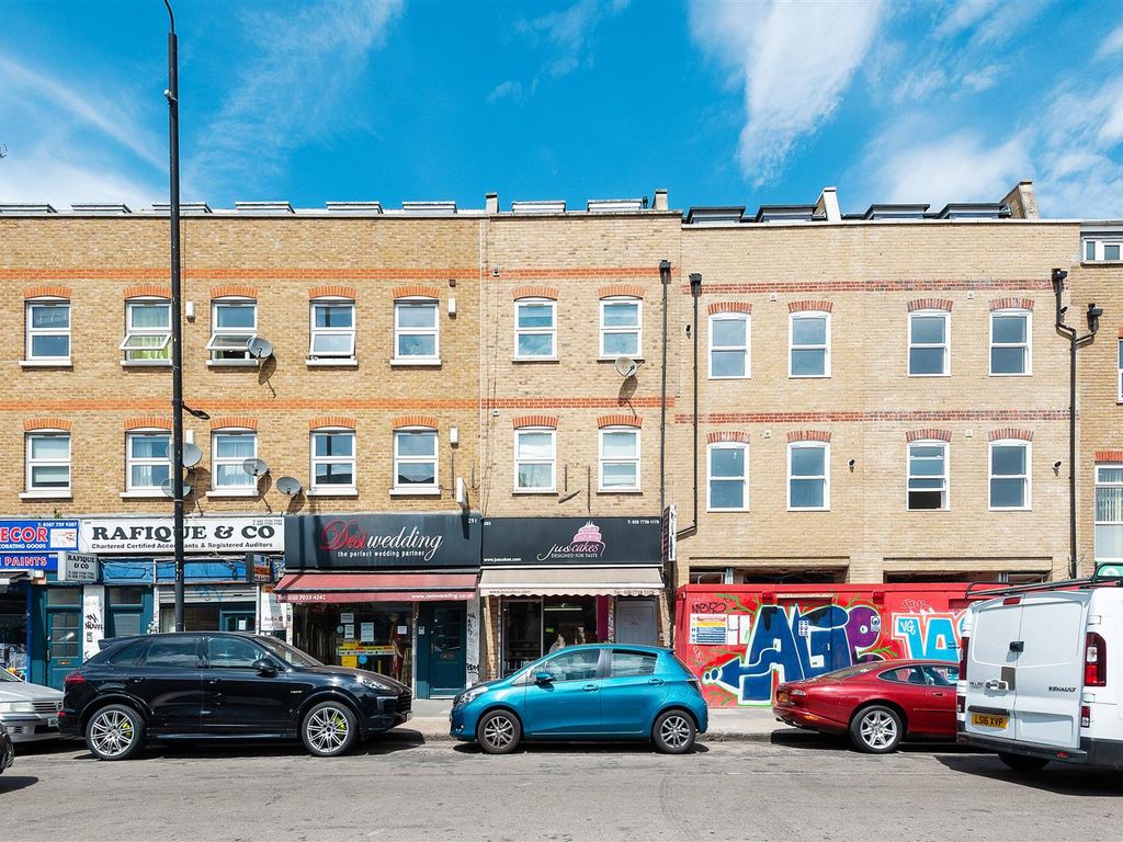 2 bed flat to rent in Bethnal Green Road, London E2, £2,200 pcm Zoopla