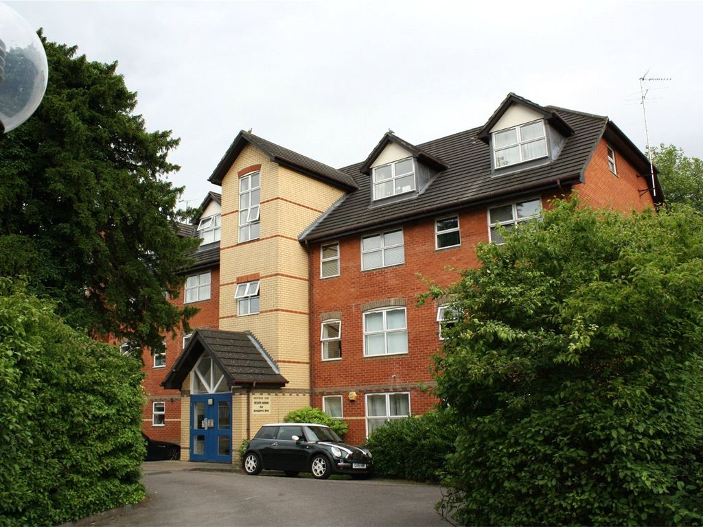 2 bed flat to rent in Prestwick Court, Muirfield Close, Reading