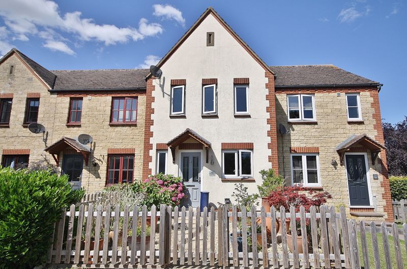 3 bed terraced house for sale in Lyneham Close, Deer Park, Witney OX28
