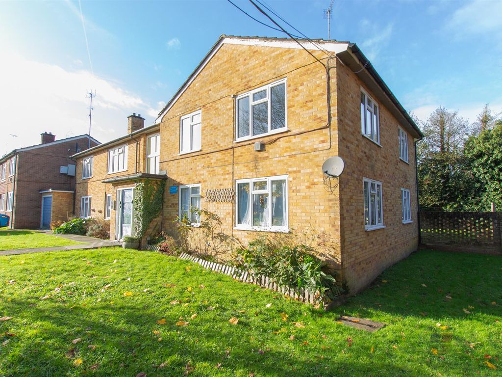 2 bed flat to rent in Little Bentswood Close, Haywards Heath RH16, £995