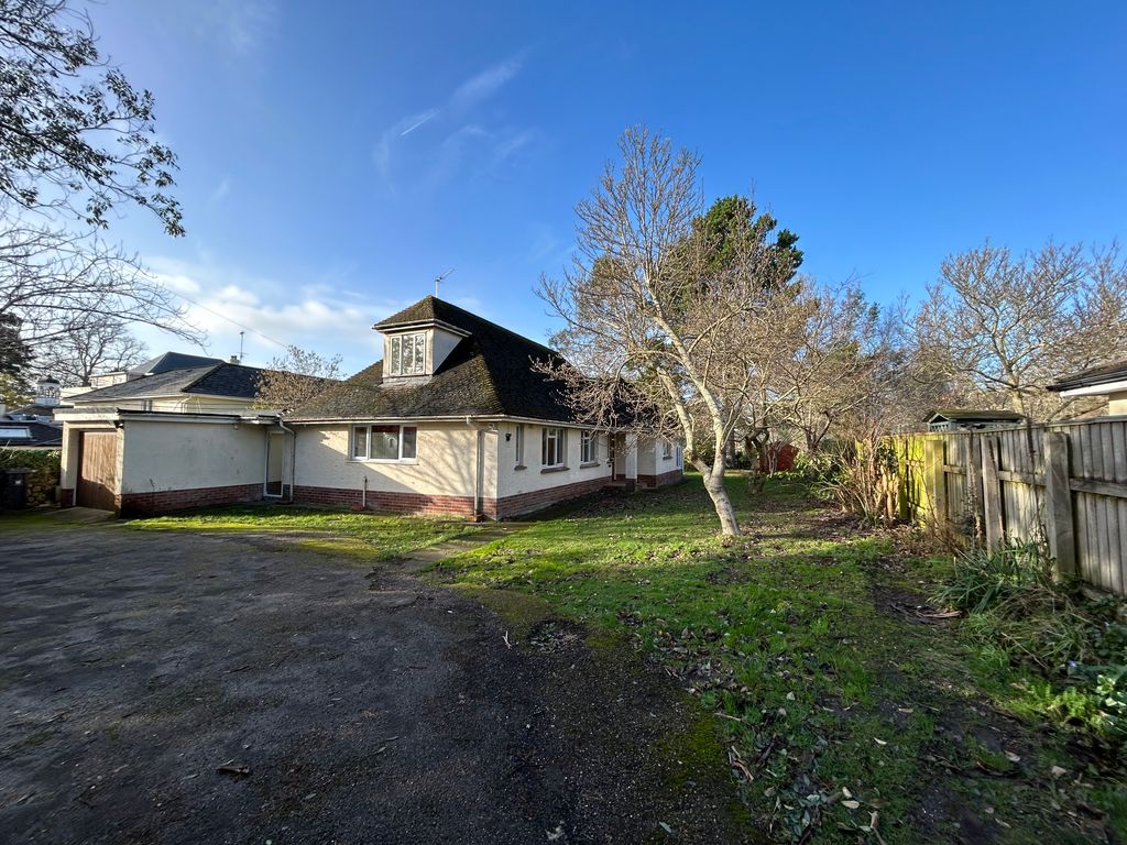 3 bed detached bungalow to rent in Sid Road, Sidmouth EX10, £1,800 pcm