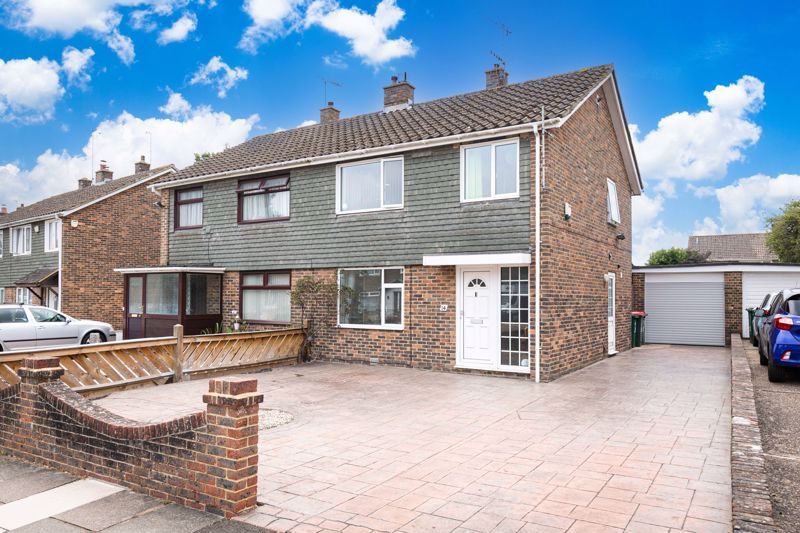 4 bed semidetached house for sale in Coltash Road, Furnace Green