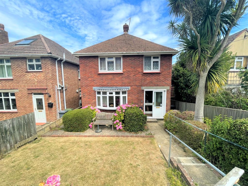 3 bed detached house for sale in Alvington Road, Newport PO30 Zoopla