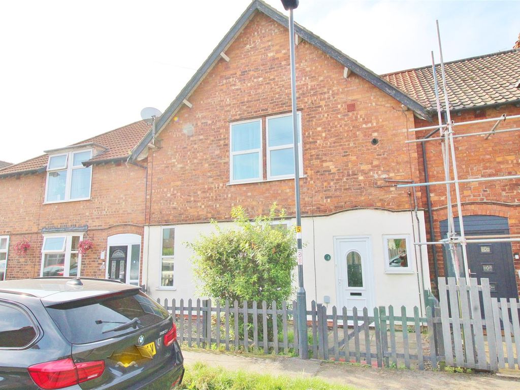 4 bed terraced house to rent in Olympia Crescent, Selby YO8, £900 pcm