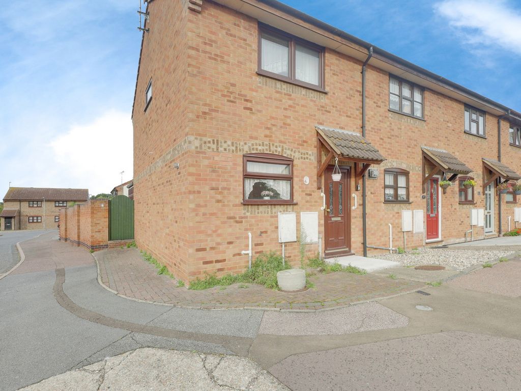 2 bed end terrace house for sale in Suffolk Avenue, LeighOnSea SS9, £